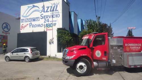 Se incendia habitación de motel, en Xiloxoxtla; una mujer resultó lesionada