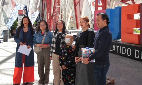 Entrega de tapitas para niños con cáncer