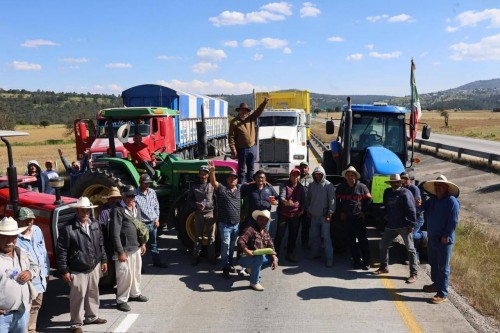 No cederán campesinos a demandas, mantienen bloqueos en zona de Calpulalpan y Nanacamilpa