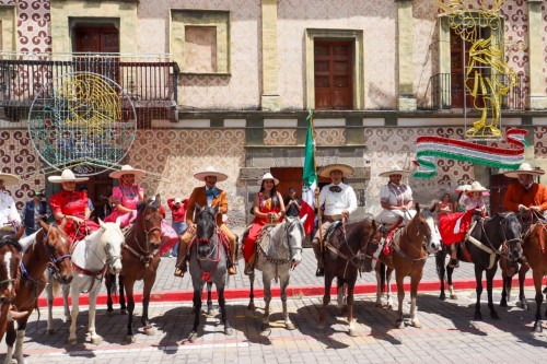 Tonantzin Fernández lidera el tradicional Desfile de Independencia