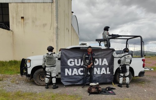 Guardia Nacional detiene a hombre en Calpulalpan por robar en inmueble asegurado