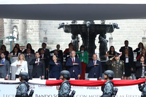 Arrancan en Puebla las celebraciones patrias con colocación del Bando Solemne