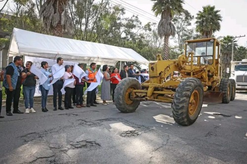 Inicia Omar Muñoz obra de pavimentación en Sanctorum  