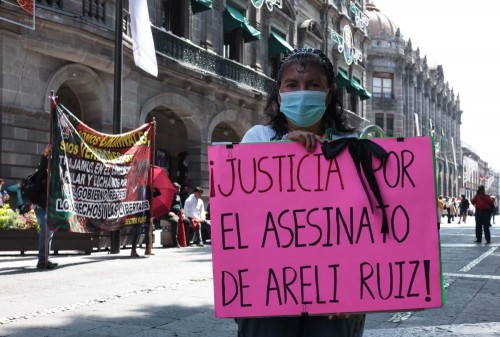 Bloqueo de la 28 de Octubre frente a Casa Aguayo genera caos vial y suspensión parcial de RUTA