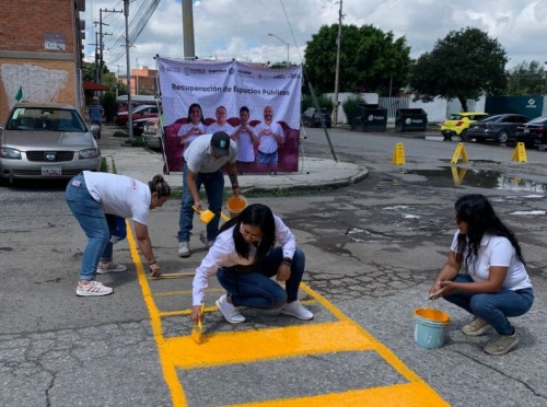 Jóvenes y personal participan en recuperación de espacios
