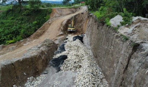 Atención inmediata a derrumbes en Hueytamalco