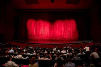 Compañías teatrales ofrecen funciones gratuitas en vídeo 