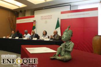 México recupera y devuelve antigua escultura a nigeria