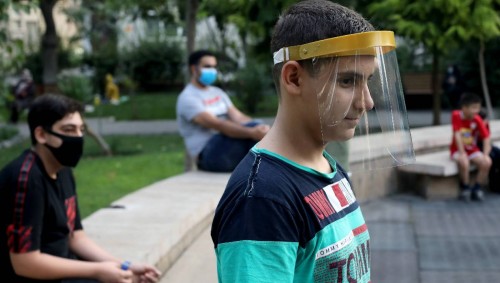 ¿Reapertura de escuelas? Descubren que niños transmiten covid-19 tanto como adultos