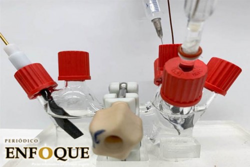 Desarrollan máquina para producir agua oxigenada y desinfectar mascarillas