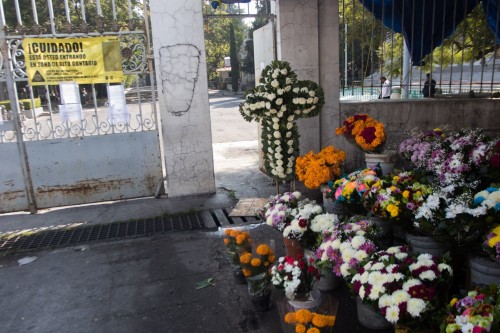 COVID-19 le resta colorido y fiesta al Día de Muertos en México