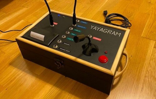 Así funciona "Yayagram", el ingenioso invento de un nieto para comunicarse con su abuela vía telegram