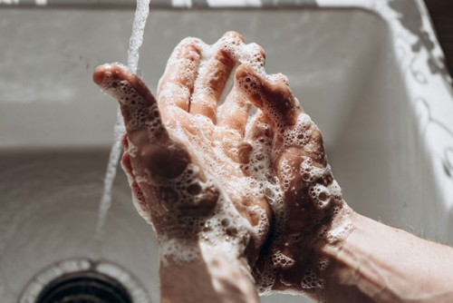 Día mundial del agua: 3 Millones de personas enfrentan la pandemia sin poder lavarse las manos