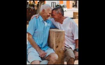 Se vuelve viral pareja de abuelitos gay tras protagonizar sesión fotográfica en Yucatán