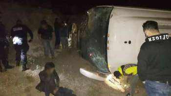 Autobús de pasajeros vuelca en Hidalgo pasajeros y deja 7 lesionados