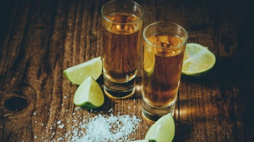 ¿Cuál es la diferencia entre tequila blanco, añejo y reposado y cuál es mejor?