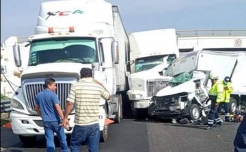 Caos vial sobre la autopista Acatzingo- Cuidad Mendoza tras choque múltiple