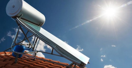 ¿Gastas mucho en gas? Te decimos cuánto podrías ahorrarte con un calentador solar