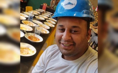 "Todo lo que pueda comer": Sujeto es sacado de bufet por  comer 15 platos y pedir 8 más