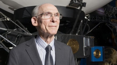 Edward Stone, único líder de la misión voyager de la NASA, se retira tras cincuenta años de servicio