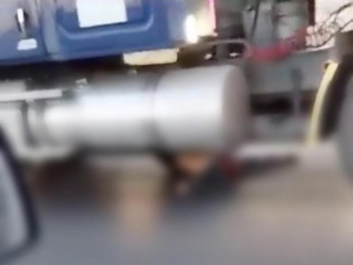 Trailer atropella y arrastra a ladrón para evitar un presunto asalto en la México-Puebla (Vídeo)