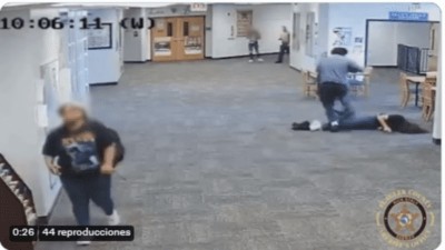 Alumno da tremenda golpiza a su maestra, solo por quitarle su Nintendo Switch en clase (Vídeo)