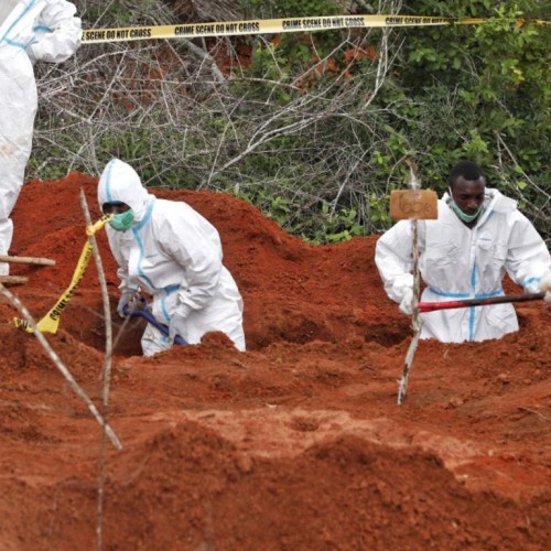 Más de 400 cuerpos son localizados en la misma zona, hacían ayuno para encontrarse con Jesús