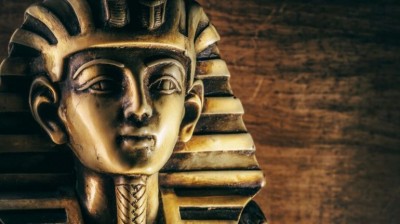 Tutankamón murió a causa de un accidente de carroza mientras conducía a gran velocidad... y bebía vino