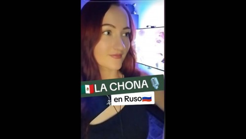 "Así suena La Chona": Mujer se hace tendencia por cantar regional mexicano en ruso (Vídeo)