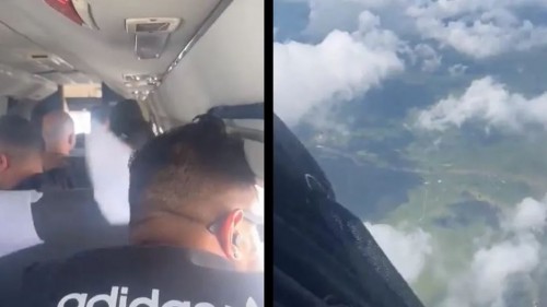 Puerta de avión se abre en pleno vuelo; pasajeros viven momentos de terror (Vídeo)