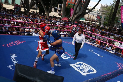 Fiesta boxística en el zócalo de Puebla con la Gran Final del Torneo de los Barrios