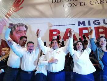 Barbosa Huerta se compromete a reinstalar a trabajadores del estado 
