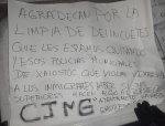 Supuesto grupo criminal abandona desnudos y amarrados a tres hombres en Ayometla; dejan mensajes en cartulinas