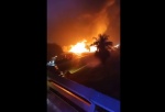 Incendio masivo en Veracruz por volcadura de pipa; conductor herido