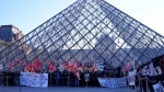 El Louvre cierra sus puertas por una huelga histórica