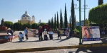Foto: Cortesía Católicos se arrodillan frente al Congreso de Tlaxcala: “¡No al aborto!”