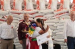 Claudia Sheinbaum entrega fertilizantes gratuitos a campesinos