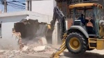 Ayuntamiento de Puebla retira estructuras y bardas construidas sin permiso