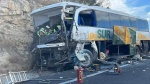 Un camión torton impactó de frente a un autobús de turismo este martes sobre la supercarretera Cuacnopalan-Oaxaca