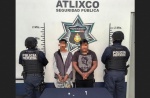 Detienen a dos hombres con presunta droga en Atlixco