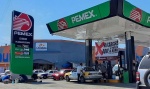 Sheinbaum logra acuerdo para mantener la gasolina en 24 pesos