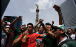 Foto: Cortesía Personas reunidas durante los festejos del Mundial en el Ángel de la Independencia.