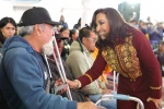 Entrega de andaderas, bastones y muletas en Apizaco.