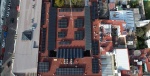 Paneles solares instalados en un edificio público de Puebla.