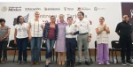 Claudia Sheinbaum junto a la familia del pato Merlín en Palacio Nacional durante conferencia