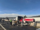 Foto: Cortesía Tráiler cargado con leche se incendia tras aparatoso choque, en Tecopilco