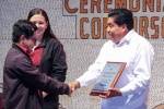 Artesanos tlaxcaltecas reciben reconocimiento durante concurso estatal de arte popular.