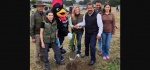 Foto: Cortesía Estudiantes y autoridades plantan árboles en Amozoc.