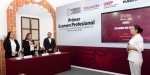 Foto: Cortesía Primera egresada titulada de la USEP durante examen profesional.