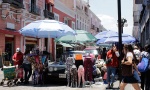 Comerciantes del Centro Histórico reportan ventas menores por ambulantaje en Día de las Madres